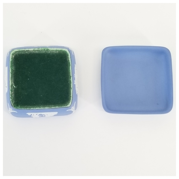 Wedgewood Blue Jasperware Trinket Box - Picture 7 of 7